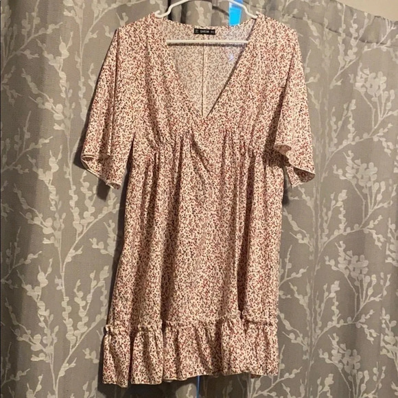 Empire Waist Flutter Sleeve Floral Dress - Picture 3 of 5